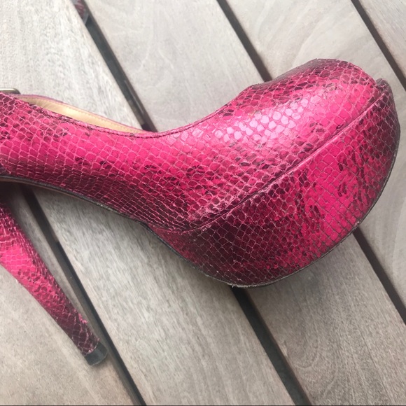 STUART WEITZMAN Veyvey Snakeskin Platform Heels - Picture 4 of 7